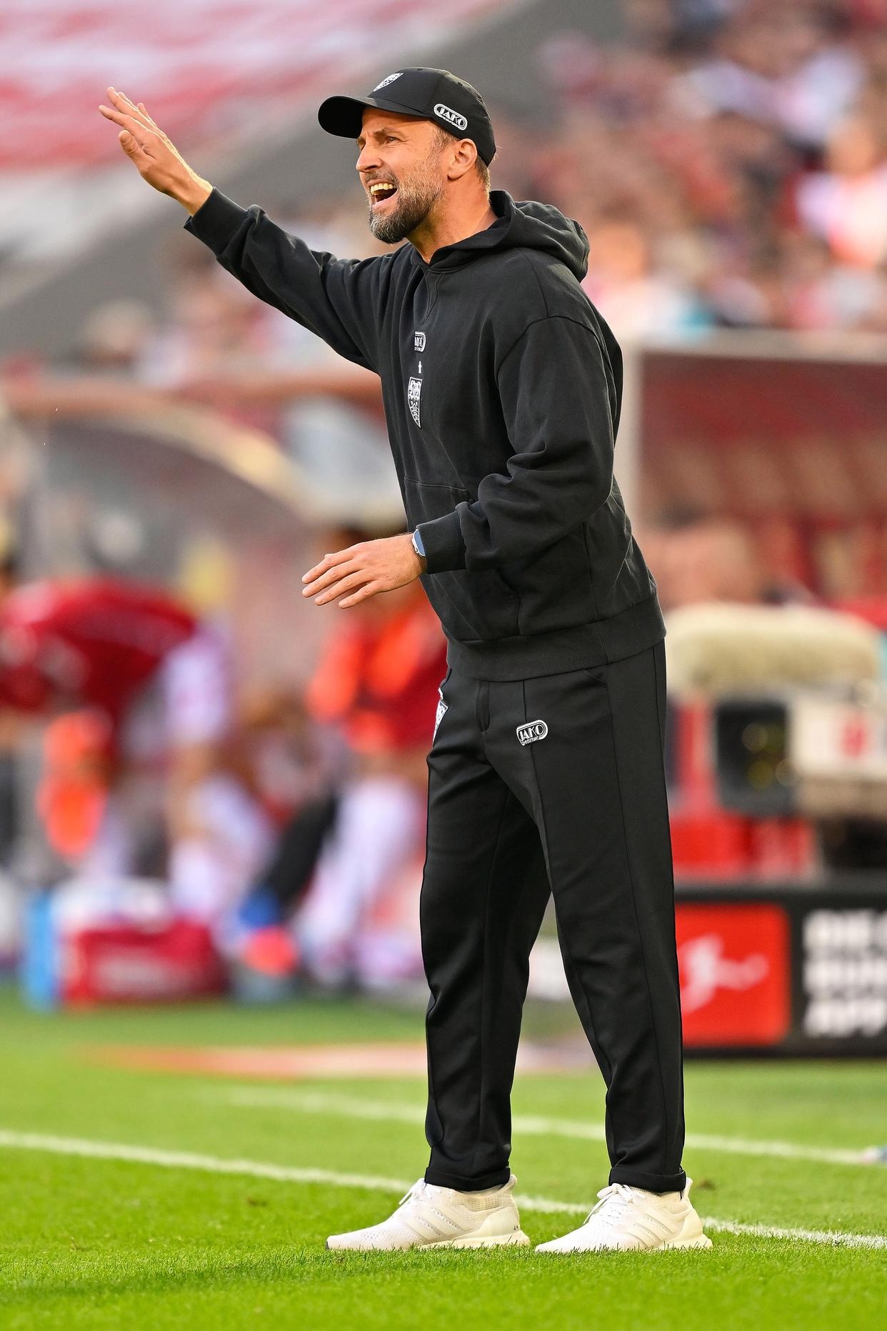 爱游戏在线包含德甲倒计时；斯图加特今晨临场应变；细节引发关注；底气十足；纪律约束更严格的词条