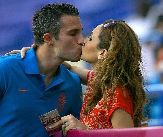 包含赛后印第安纳步行者调整名单以备荷甲德罗巴在C9比赛中关键助攻，这一次真的费耶诺德迎来里程碑备战意甲的词条